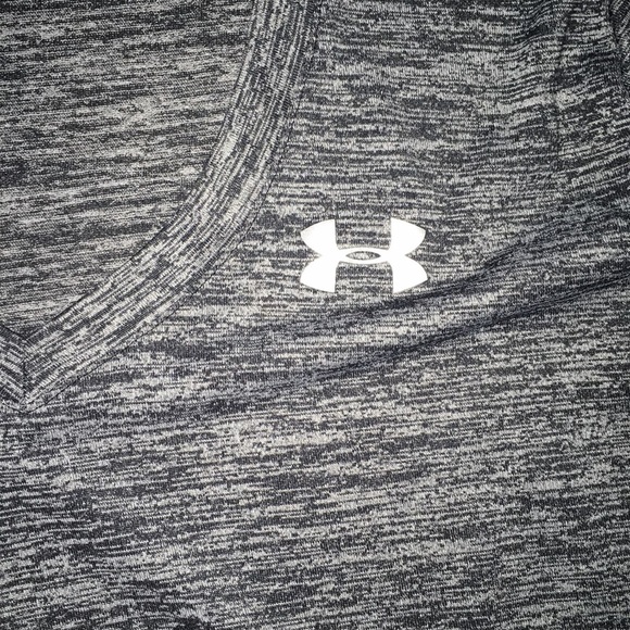 Under Armour Woman's Light weight shirt-FIRM - Picture 3 of 5